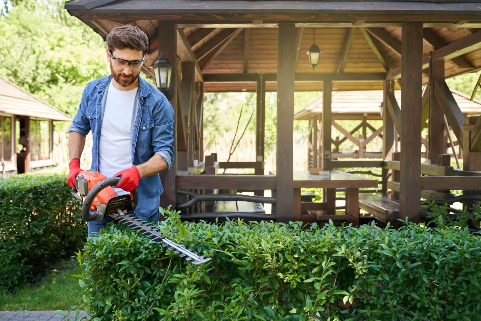 Comment protéger le matériel de jardin et la petite architecture contre les voleurs ?