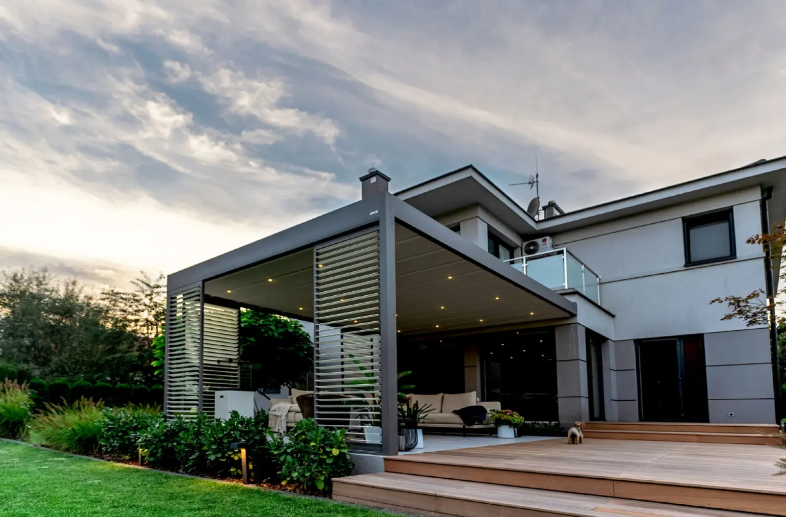 Comment choisir un toit de terrasse adapté au style de votre jardin et de votre façade de maison ?