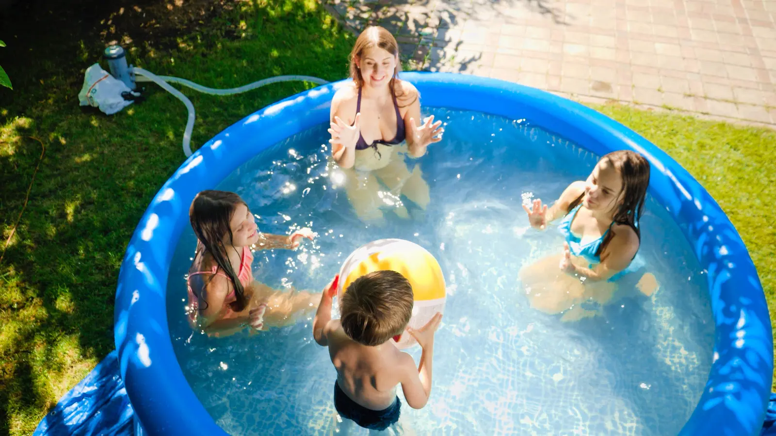 Piscine d'agrandissement pour la famille. De quoi a-t-il besoin pour être confortable et sûr ?