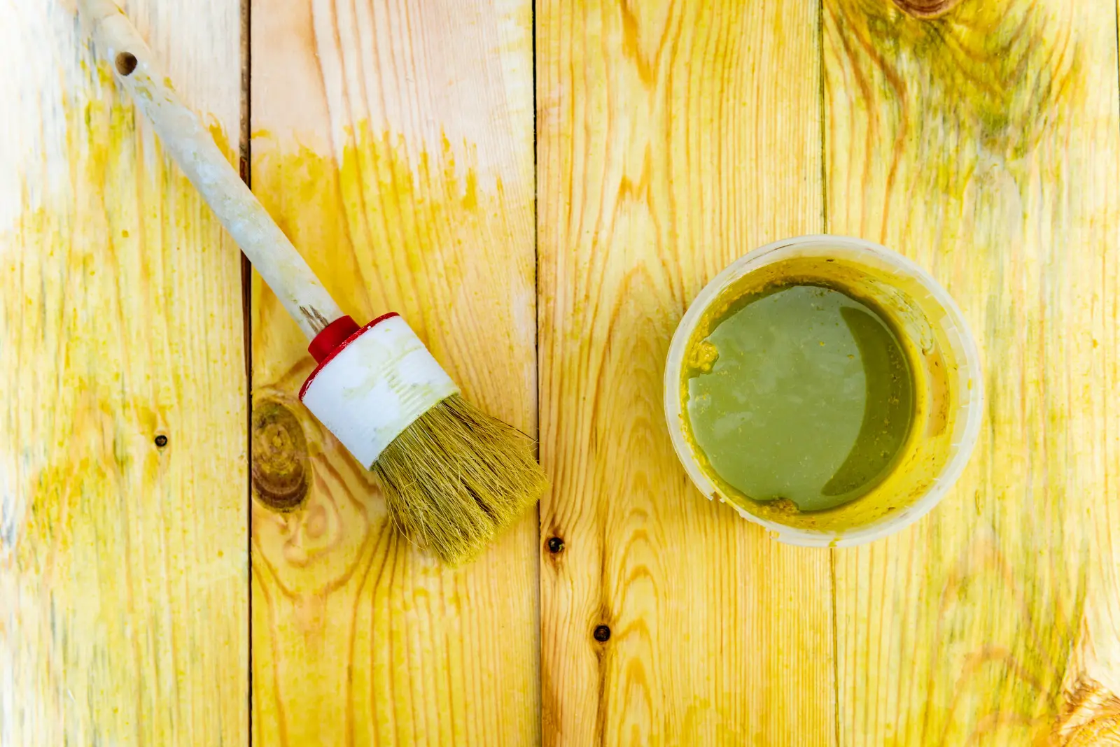 L’ancienne façon de protéger le bois revient à la mode. L'huile de lin donne une finition naturelle