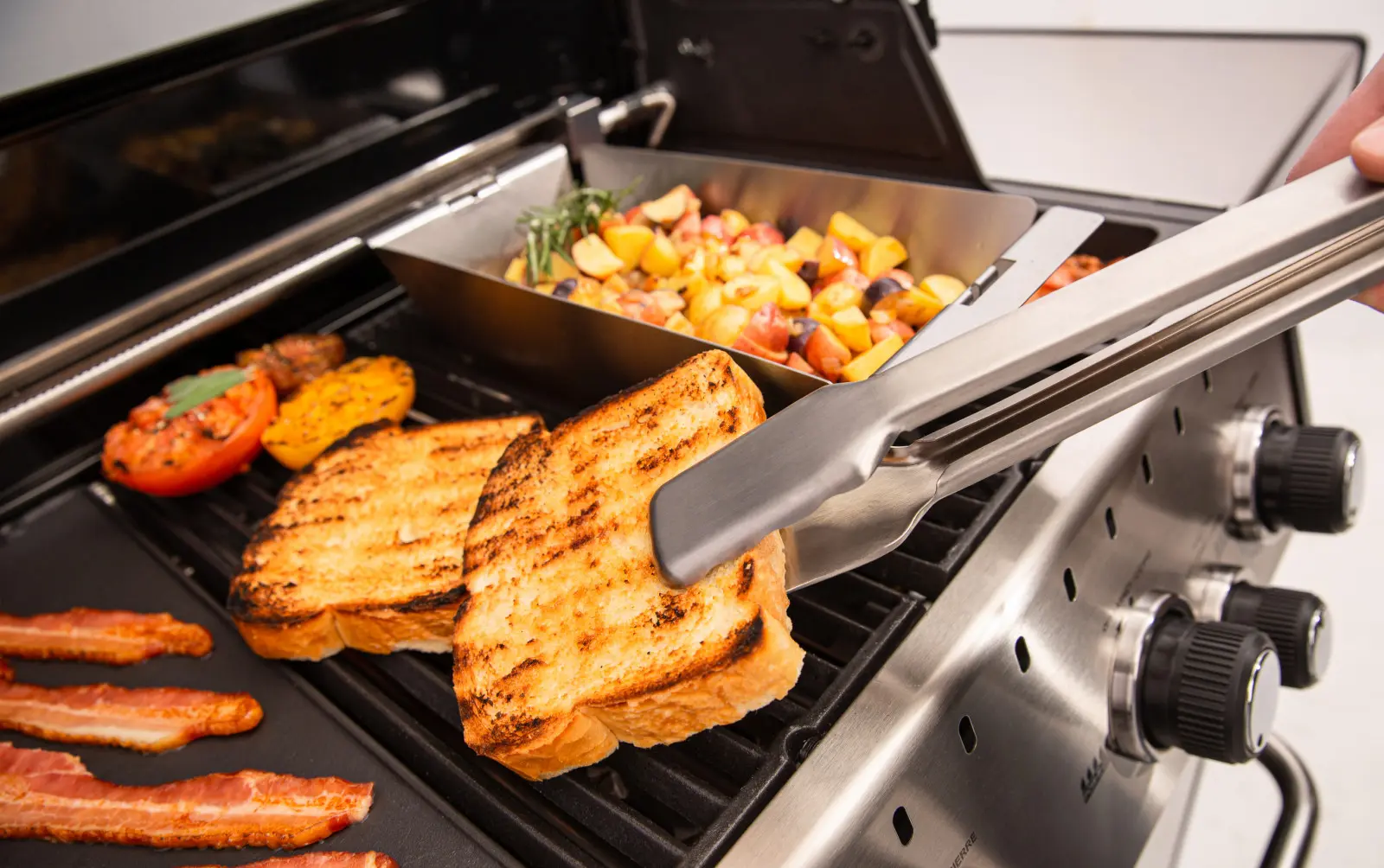 Le secret d'un barbecue parfait. Quels outils font la plus grande différence ?