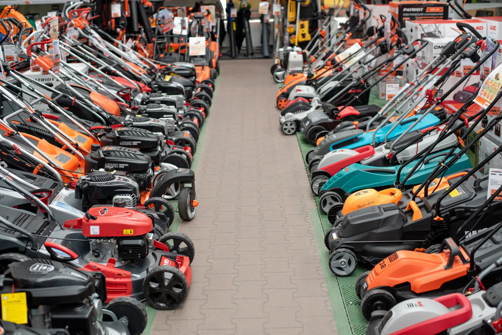 Quelle tondeuse pour 300, 500 et 1000 m² ? Choisissez le bon modèle